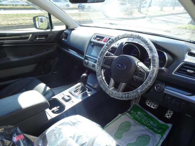 レガシィアウトバック 2.5 リミテッド 4WD　本州車　保証1年/走行距離無制限　4WD　アイサイトVer3　本革シート　パワーバックドア　全席シートヒーター　バックカメラ パワーシート ハーマンカードンサウンドシステム　シートメモリー 冬タイヤ付き LEDライト 2500