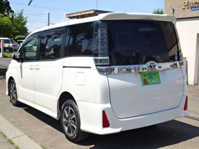 ヴォクシー2.0 ZS 4WD　本州車　保証1年/走行距離無制限　4WD　後期　純正10インチナビ　フリップダウンモニタ　両側パワースライドドア　　地デジ　バックカメラ　LEDヘッドライト　AUTOHIビーム　スマートキー　クルコン 2000