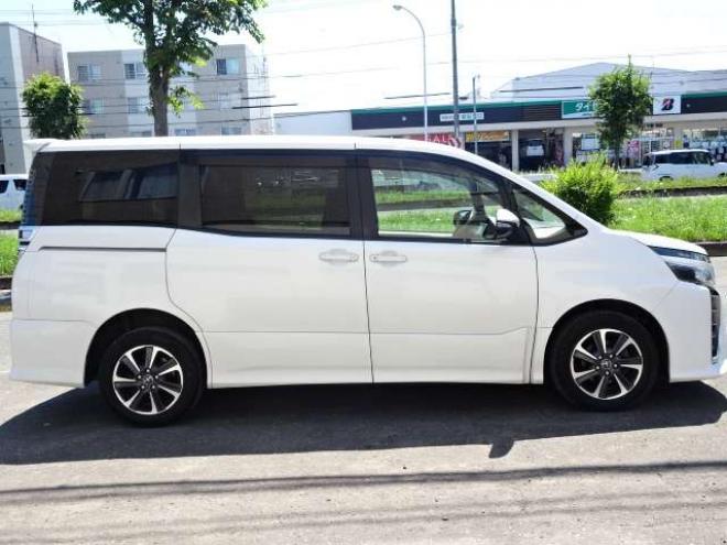 ヴォクシー2.0 ZS 4WD　本州車　保証1年/走行距離無制限　4WD　後期　純正10インチナビ　フリップダウンモニタ　両側パワースライドドア　　地デジ　バックカメラ　LEDヘッドライト　AUTOHIビーム　スマートキー　クルコン 2000