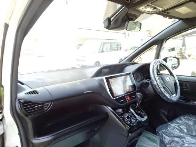 ヴォクシー2.0 ZS 4WD　本州車　保証1年/走行距離無制限　4WD　後期　純正10インチナビ　フリップダウンモニタ　両側パワースライドドア　　地デジ　バックカメラ　LEDヘッドライト　AUTOHIビーム　スマートキー　クルコン 2000