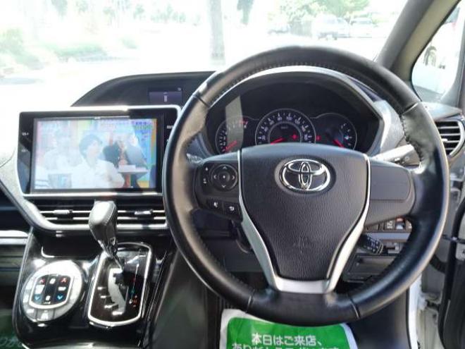 ヴォクシー2.0 ZS 4WD　本州車　保証1年/走行距離無制限　4WD　後期　純正10インチナビ　フリップダウンモニタ　両側パワースライドドア　　地デジ　バックカメラ　LEDヘッドライト　AUTOHIビーム　スマートキー　クルコン 2000