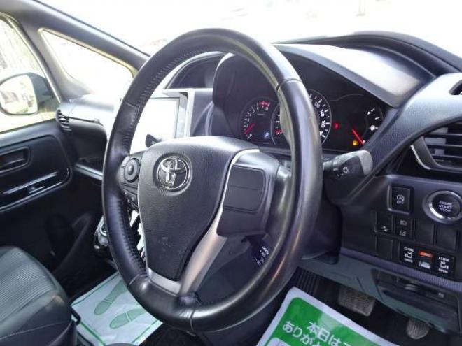 ヴォクシー2.0 ZS 4WD　本州車　保証1年/走行距離無制限　4WD　後期　純正10インチナビ　フリップダウンモニタ　両側パワースライドドア　　地デジ　バックカメラ　LEDヘッドライト　AUTOHIビーム　スマートキー　クルコン 2000