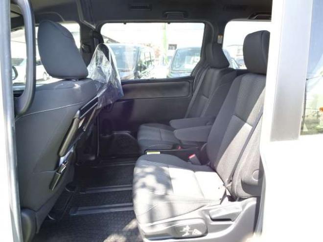 ヴォクシー2.0 ZS 4WD　本州車　保証1年/走行距離無制限　4WD　後期　純正10インチナビ　フリップダウンモニタ　両側パワースライドドア　　地デジ　バックカメラ　LEDヘッドライト　AUTOHIビーム　スマートキー　クルコン 2000