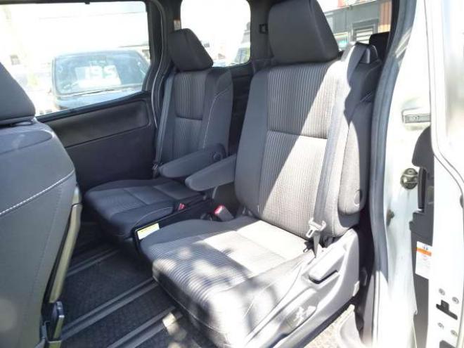 ヴォクシー2.0 ZS 4WD　本州車　保証1年/走行距離無制限　4WD　後期　純正10インチナビ　フリップダウンモニタ　両側パワースライドドア　　地デジ　バックカメラ　LEDヘッドライト　AUTOHIビーム　スマートキー　クルコン 2000