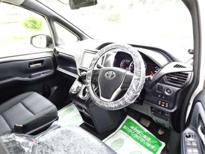 ヴォクシー2.0 ZS 4WD　本州車　保証/走行距離無制限　サンルーフ　4WD　ツインムーンルーフ　両側パワースライドドア　純正9型ナビ　　バックカメラ　Bluetooth接続　前後ドライブレコーダー　コーナーセンサー　ETC　LEDヘッドライト 2000