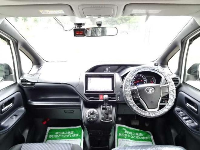ヴォクシー2.0 ZS 4WD　本州車　保証/走行距離無制限　サンルーフ　4WD　ツインムーンルーフ　両側パワースライドドア　純正9型ナビ　　バックカメラ　Bluetooth接続　前後ドライブレコーダー　コーナーセンサー　ETC　LEDヘッドライト 2000