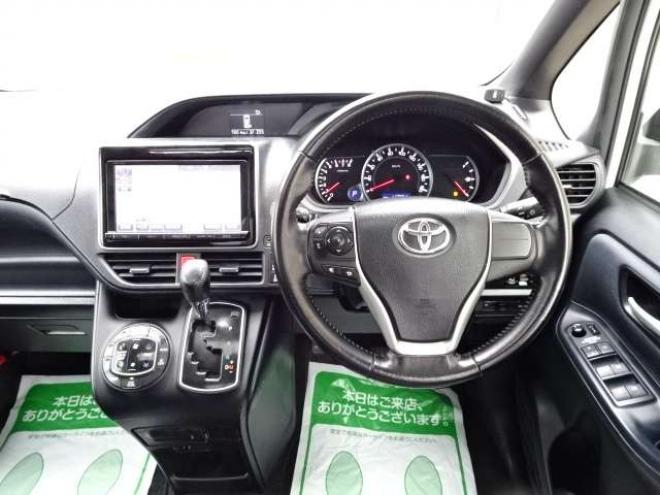 ヴォクシー2.0 ZS 4WD　本州車　保証/走行距離無制限　サンルーフ　4WD　ツインムーンルーフ　両側パワースライドドア　純正9型ナビ　　バックカメラ　Bluetooth接続　前後ドライブレコーダー　コーナーセンサー　ETC　LEDヘッドライト 2000