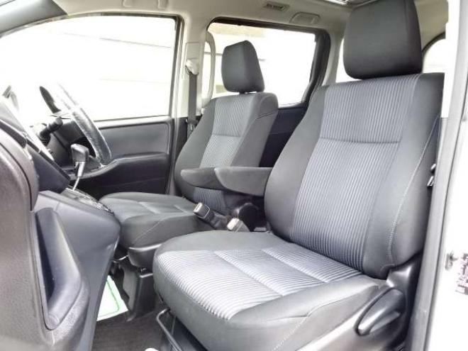ヴォクシー2.0 ZS 4WD　本州車　保証/走行距離無制限　サンルーフ　4WD　ツインムーンルーフ　両側パワースライドドア　純正9型ナビ　　バックカメラ　Bluetooth接続　前後ドライブレコーダー　コーナーセンサー　ETC　LEDヘッドライト 2000