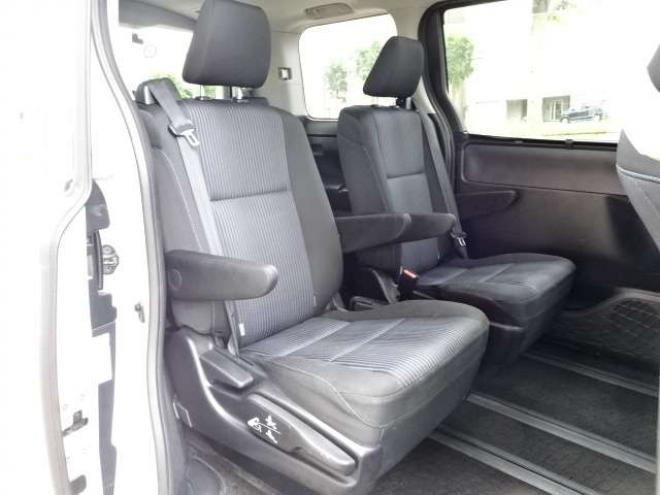 ヴォクシー2.0 ZS 4WD　本州車　保証/走行距離無制限　サンルーフ　4WD　ツインムーンルーフ　両側パワースライドドア　純正9型ナビ　　バックカメラ　Bluetooth接続　前後ドライブレコーダー　コーナーセンサー　ETC　LEDヘッドライト 2000
