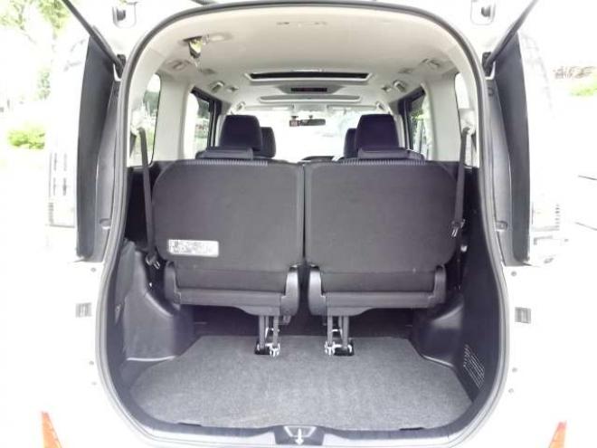 ヴォクシー2.0 ZS 4WD　本州車　保証/走行距離無制限　サンルーフ　4WD　ツインムーンルーフ　両側パワースライドドア　純正9型ナビ　　バックカメラ　Bluetooth接続　前後ドライブレコーダー　コーナーセンサー　ETC　LEDヘッドライト 2000