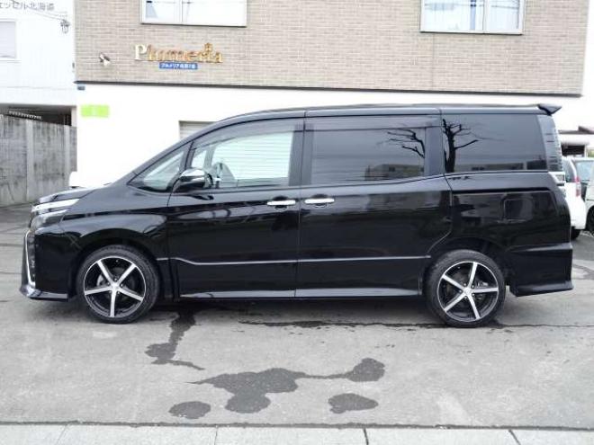 ヴォクシー2.0 ZS 煌 4WD　本州車　保証1年/走行距離無制限　4WD　後期　トヨタセーフティセンス　両側パワースライドドア　純正ナビ　地デジ　バックカメラ　エンジンスターター　LEDヘッドライト　ドライブレコーダー　AUTOHIビーム 2000