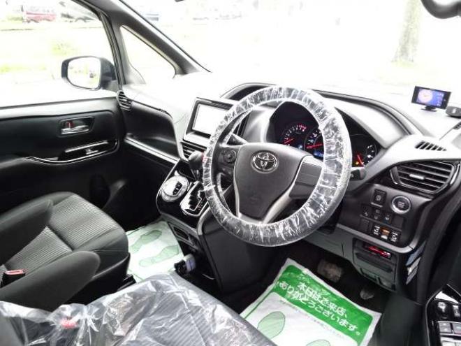 ヴォクシー2.0 ZS 煌 4WD　本州車　保証1年/走行距離無制限　4WD　後期　トヨタセーフティセンス　両側パワースライドドア　純正ナビ　地デジ　バックカメラ　エンジンスターター　LEDヘッドライト　ドライブレコーダー　AUTOHIビーム 2000