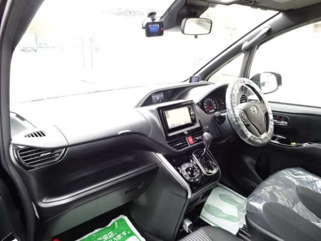 ヴォクシー2.0 ZS 煌 4WD　本州車　保証1年/走行距離無制限　4WD　後期　トヨタセーフティセンス　両側パワースライドドア　純正ナビ　地デジ　バックカメラ　エンジンスターター　LEDヘッドライト　ドライブレコーダー　AUTOHIビーム 2000
