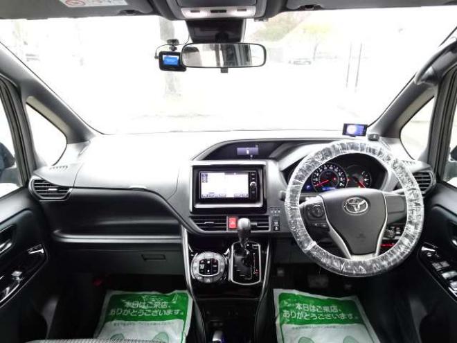 ヴォクシー2.0 ZS 煌 4WD　本州車　保証1年/走行距離無制限　4WD　後期　トヨタセーフティセンス　両側パワースライドドア　純正ナビ　地デジ　バックカメラ　エンジンスターター　LEDヘッドライト　ドライブレコーダー　AUTOHIビーム 2000