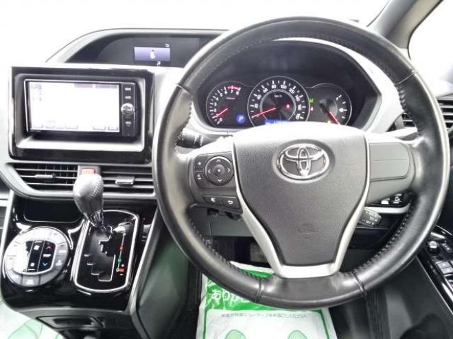 ヴォクシー2.0 ZS 煌 4WD　本州車　保証1年/走行距離無制限　4WD　後期　トヨタセーフティセンス　両側パワースライドドア　純正ナビ　地デジ　バックカメラ　エンジンスターター　LEDヘッドライト　ドライブレコーダー　AUTOHIビーム 2000