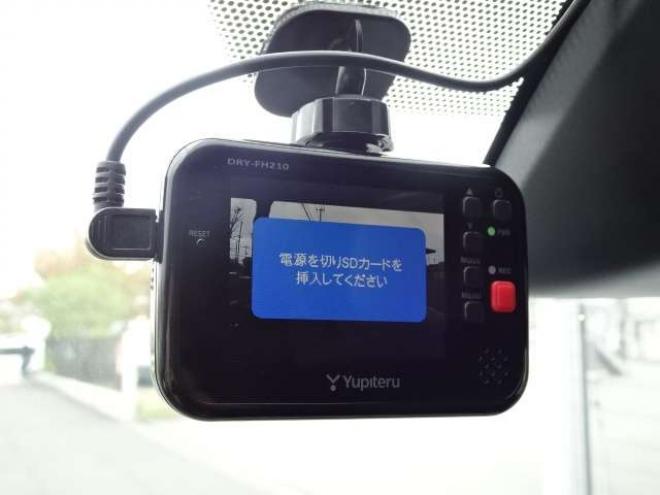 ヴォクシー2.0 ZS 煌 4WD　本州車　保証1年/走行距離無制限　4WD　後期　トヨタセーフティセンス　両側パワースライドドア　純正ナビ　地デジ　バックカメラ　エンジンスターター　LEDヘッドライト　ドライブレコーダー　AUTOHIビーム 2000