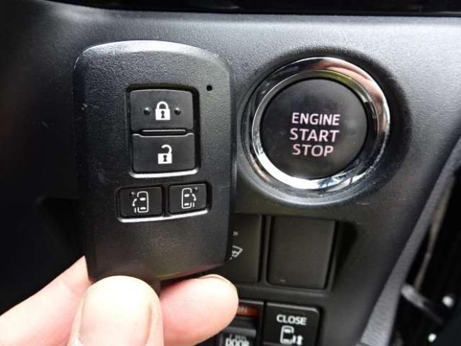 ヴォクシー2.0 ZS 煌 4WD　本州車　保証1年/走行距離無制限　4WD　後期　トヨタセーフティセンス　両側パワースライドドア　純正ナビ　地デジ　バックカメラ　エンジンスターター　LEDヘッドライト　ドライブレコーダー　AUTOHIビーム 2000