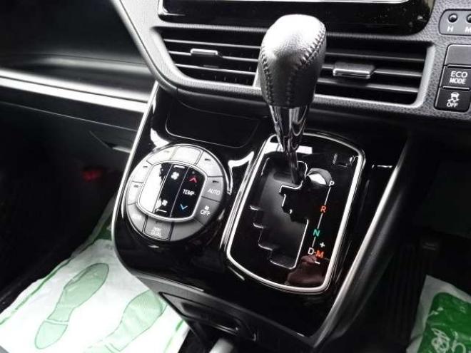 ヴォクシー2.0 ZS 煌 4WD　本州車　保証1年/走行距離無制限　4WD　後期　トヨタセーフティセンス　両側パワースライドドア　純正ナビ　地デジ　バックカメラ　エンジンスターター　LEDヘッドライト　ドライブレコーダー　AUTOHIビーム 2000