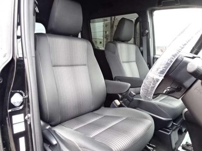 ヴォクシー2.0 ZS 煌 4WD　本州車　保証1年/走行距離無制限　4WD　後期　トヨタセーフティセンス　両側パワースライドドア　純正ナビ　地デジ　バックカメラ　エンジンスターター　LEDヘッドライト　ドライブレコーダー　AUTOHIビーム 2000