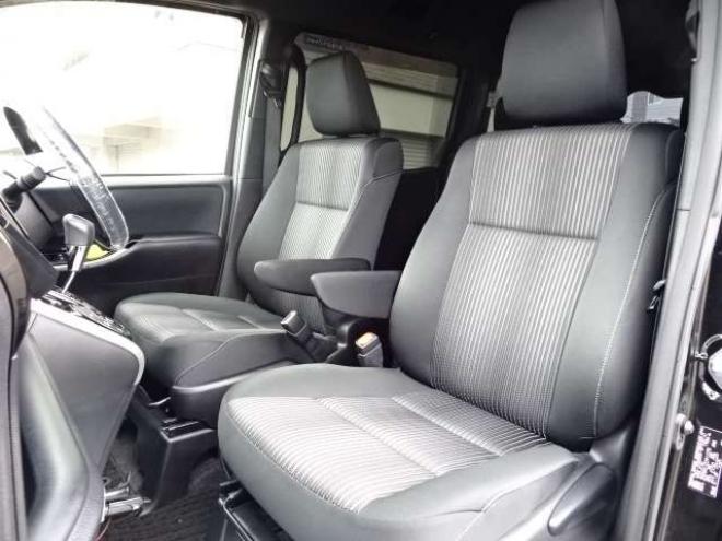 ヴォクシー2.0 ZS 煌 4WD　本州車　保証1年/走行距離無制限　4WD　後期　トヨタセーフティセンス　両側パワースライドドア　純正ナビ　地デジ　バックカメラ　エンジンスターター　LEDヘッドライト　ドライブレコーダー　AUTOHIビーム 2000