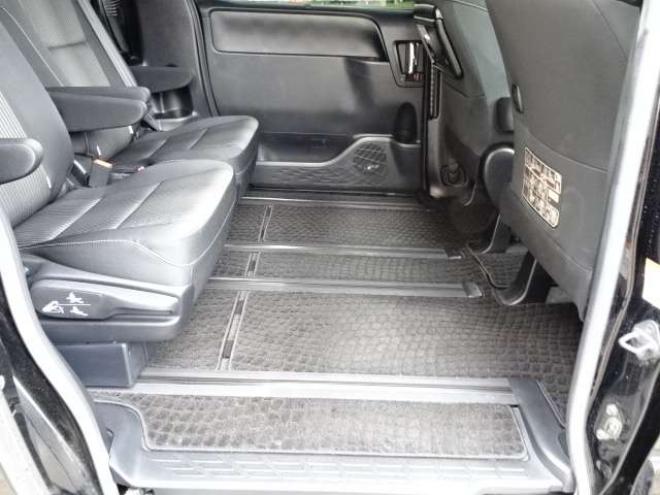 ヴォクシー2.0 ZS 煌 4WD　本州車　保証1年/走行距離無制限　4WD　後期　トヨタセーフティセンス　両側パワースライドドア　純正ナビ　地デジ　バックカメラ　エンジンスターター　LEDヘッドライト　ドライブレコーダー　AUTOHIビーム 2000