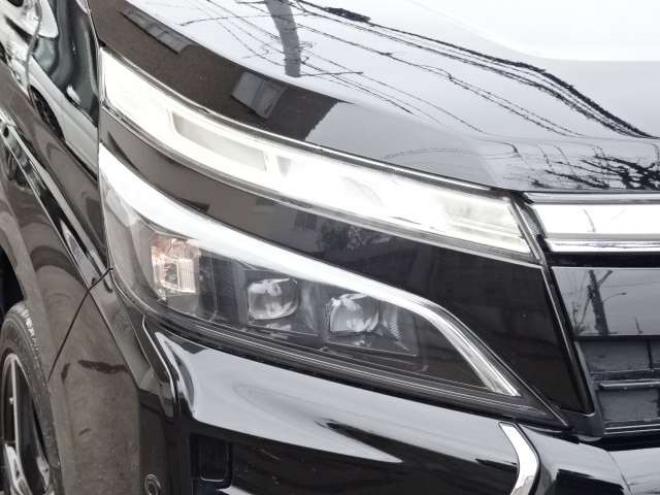 ヴォクシー2.0 ZS 煌 4WD　本州車　保証1年/走行距離無制限　4WD　後期　トヨタセーフティセンス　両側パワースライドドア　純正ナビ　地デジ　バックカメラ　エンジンスターター　LEDヘッドライト　ドライブレコーダー　AUTOHIビーム 2000