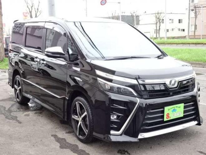 ヴォクシー2.0 ZS 煌 4WD　本州車　保証1年/走行距離無制限　4WD　後期　トヨタセーフティセンス　両側パワースライドドア　純正ナビ　地デジ　バックカメラ　エンジンスターター　LEDヘッドライト　ドライブレコーダー　AUTOHIビーム 2000