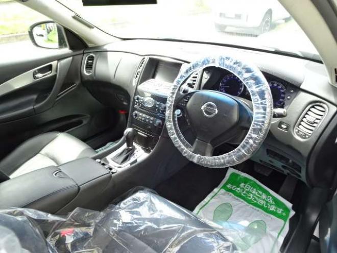 スカイラインクロスオーバー3.7 370GT FOUR タイプP 4WD　本州車　純正エアロ　メーカーナビ　地デジ　フロントカメラ　サイドカメラ　バックカメラ　BOSEサウンドシステム　黒本革シート　パワーシート　シートヒーター　ETC　プッシュスタート　ステアリングスイッチ 3700