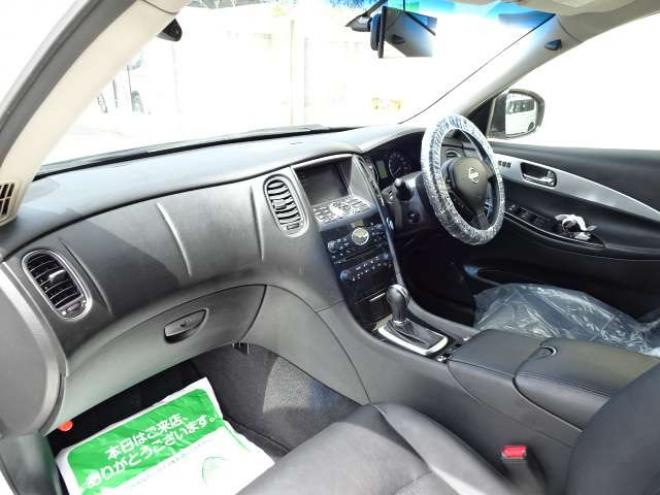 スカイラインクロスオーバー3.7 370GT FOUR タイプP 4WD　本州車　純正エアロ　メーカーナビ　地デジ　フロントカメラ　サイドカメラ　バックカメラ　BOSEサウンドシステム　黒本革シート　パワーシート　シートヒーター　ETC　プッシュスタート　ステアリングスイッチ 3700