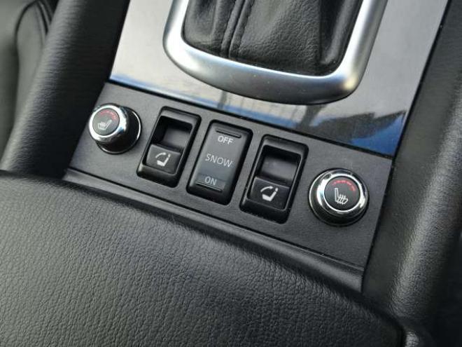 スカイラインクロスオーバー3.7 370GT FOUR タイプP 4WD　本州車　純正エアロ　メーカーナビ　地デジ　フロントカメラ　サイドカメラ　バックカメラ　BOSEサウンドシステム　黒本革シート　パワーシート　シートヒーター　ETC　プッシュスタート　ステアリングスイッチ 3700