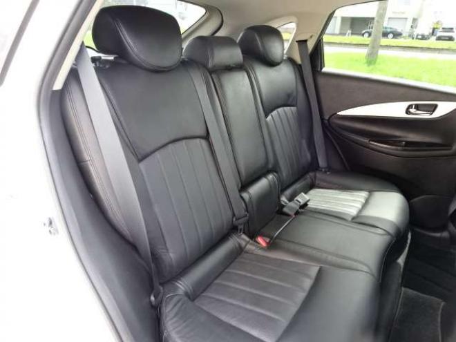 スカイラインクロスオーバー3.7 370GT FOUR タイプP 4WD　本州車　純正エアロ　メーカーナビ　地デジ　フロントカメラ　サイドカメラ　バックカメラ　BOSEサウンドシステム　黒本革シート　パワーシート　シートヒーター　ETC　プッシュスタート　ステアリングスイッチ 3700