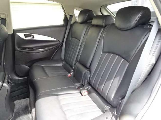 スカイラインクロスオーバー3.7 370GT FOUR タイプP 4WD　本州車　純正エアロ　メーカーナビ　地デジ　フロントカメラ　サイドカメラ　バックカメラ　BOSEサウンドシステム　黒本革シート　パワーシート　シートヒーター　ETC　プッシュスタート　ステアリングスイッチ 3700