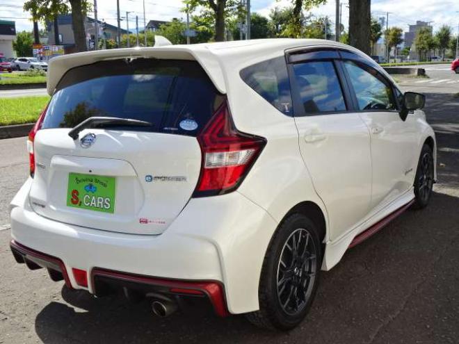 ノート1.2 e-POWER NISMO　本州車　ハイブリットシステム保証2年付　ワンオーナー　社外ナビ　Bluetooth接続　 エマージェンシーブレーキサポート　車線逸脱警報　NISMO純正アルミ　純正LEDヘッドライト　プッシュスタート　冬タイヤ付 2WD 1200