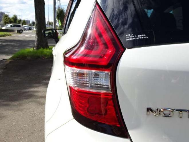 ノート1.2 e-POWER NISMO　本州車　ハイブリットシステム保証2年付　ワンオーナー　社外ナビ　Bluetooth接続　 エマージェンシーブレーキサポート　車線逸脱警報　NISMO純正アルミ　純正LEDヘッドライト　プッシュスタート　冬タイヤ付 2WD 1200
