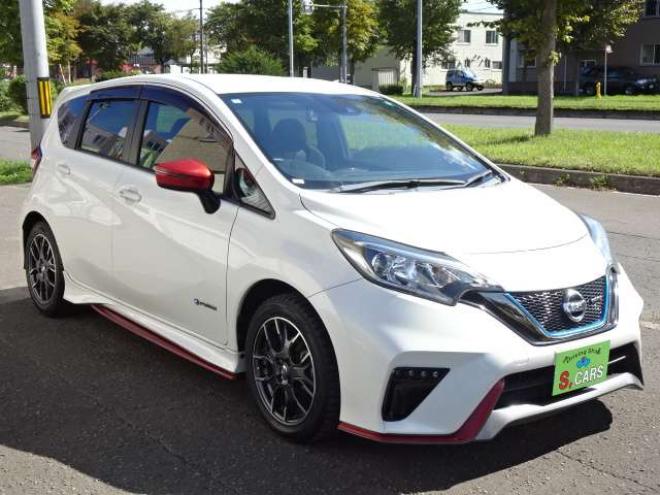 ノート1.2 e-POWER NISMO　本州車　ハイブリットシステム保証2年付　ワンオーナー　社外ナビ　Bluetooth接続　 エマージェンシーブレーキサポート　車線逸脱警報　NISMO純正アルミ　純正LEDヘッドライト　プッシュスタート　冬タイヤ付 2WD 1200