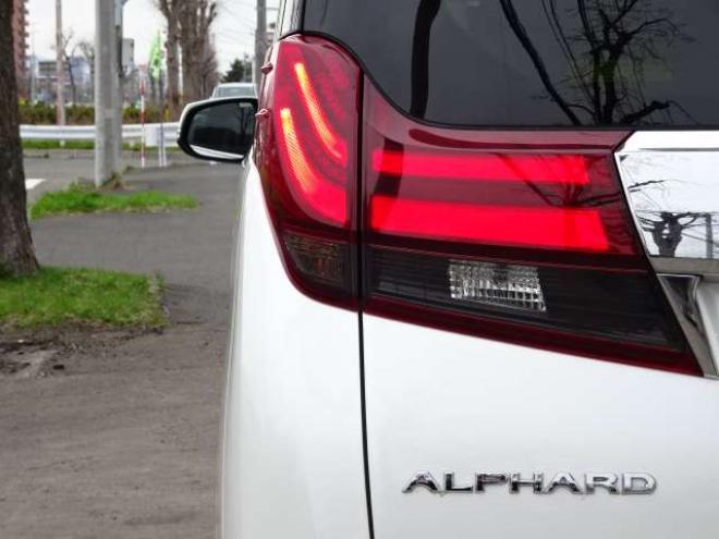 アルファード2.5 S 4WD　本州車　保証1年/走行距離無制限　4WD　両側パワースライドドア　社外9型ナビ　地デジ　バックカメラ　Bluetooth接続　LEDヘッドライト　前後ドライブレコーダー　ビルトインETC　冬タイヤ付属　純正18インチアルミ 2500