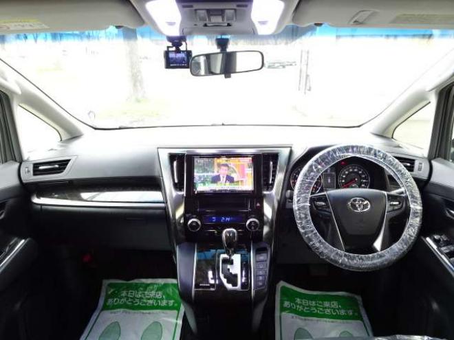 アルファード2.5 S 4WD　本州車　保証1年/走行距離無制限　4WD　両側パワースライドドア　社外9型ナビ　地デジ　バックカメラ　Bluetooth接続　LEDヘッドライト　前後ドライブレコーダー　ビルトインETC　冬タイヤ付属　純正18インチアルミ 2500