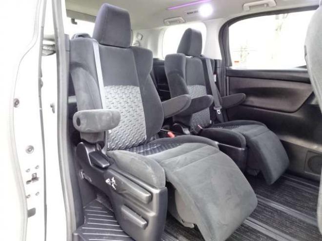 アルファード2.5 S 4WD　本州車　保証1年/走行距離無制限　4WD　両側パワースライドドア　社外9型ナビ　地デジ　バックカメラ　Bluetooth接続　LEDヘッドライト　前後ドライブレコーダー　ビルトインETC　冬タイヤ付属　純正18インチアルミ 2500