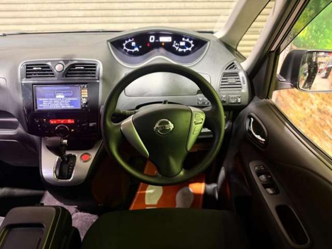 セレナ2.0 20X 4WD　防錆塗装4WDエンスタBカメETC積込タイヤ 2000