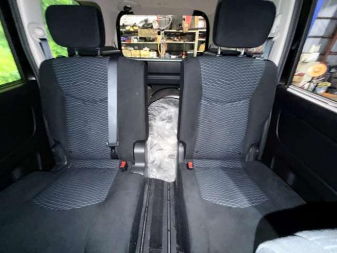 セレナ2.0 20X 4WD　防錆塗装4WDエンスタBカメETC積込タイヤ 2000
