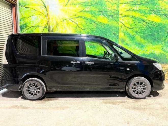セレナ2.0 20X 4WD　防錆塗装4WDエンスタBカメETC積込タイヤ 2000