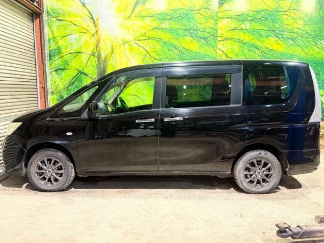 セレナ2.0 20X 4WD　防錆塗装4WDエンスタBカメETC積込タイヤ 2000