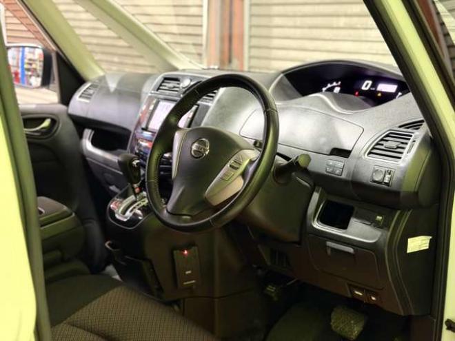 セレナ2.0 ハイウェイスター 4WD　防錆塗装4WDTVナビBカメエンスタ 2000