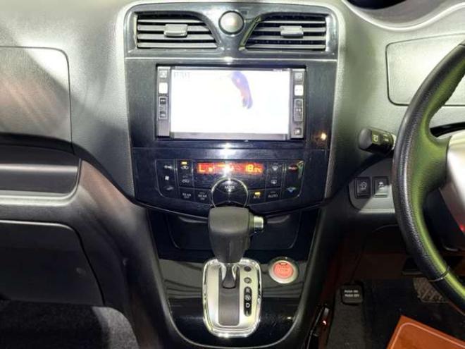 セレナ2.0 ハイウェイスター 4WD　防錆塗装4WDTVナビBカメエンスタ 2000