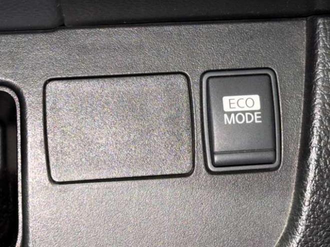 セレナ2.0 ハイウェイスター 4WD　防錆塗装4WDTVナビBカメエンスタ 2000
