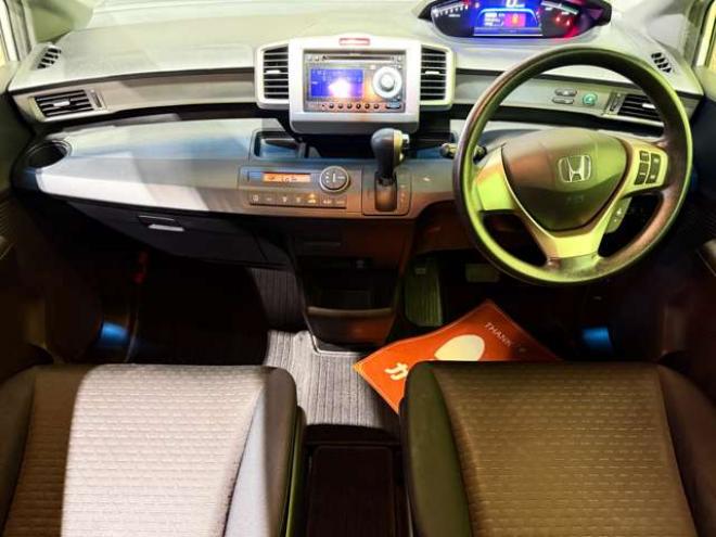 フリードスパイクハイブリッド1.5 ジャストセレクション　防錆塗装キーレスドラレコCD積込タイヤ 2WD 1500