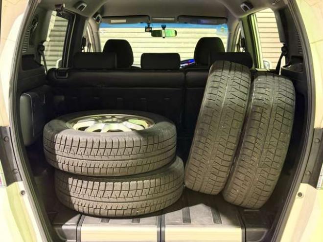 フリードスパイクハイブリッド1.5 ジャストセレクション　防錆塗装キーレスドラレコCD積込タイヤ 2WD 1500
