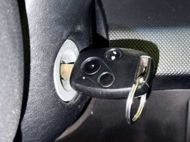 フリードスパイクハイブリッド1.5 ジャストセレクション　防錆塗装キーレスドラレコCD積込タイヤ 2WD 1500