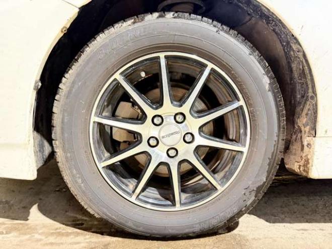 プリウス1.8 S　防錆塗装TVナビ積込タイヤ 2WD 1800