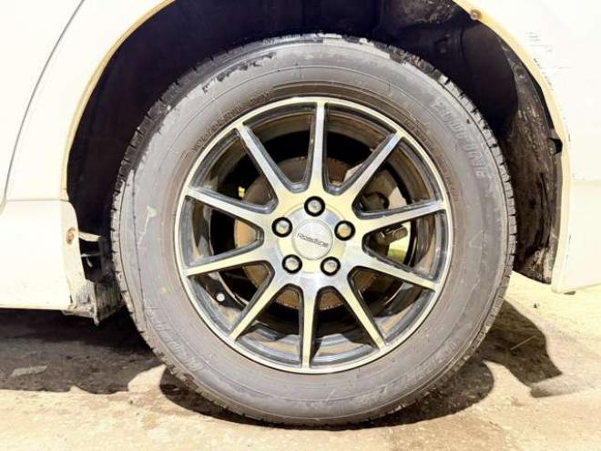 プリウス1.8 S　防錆塗装TVナビ積込タイヤ 2WD 1800